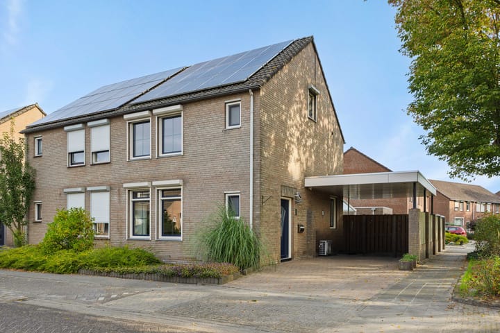 Meester Theelenstraat 2 in Helenaveen photo