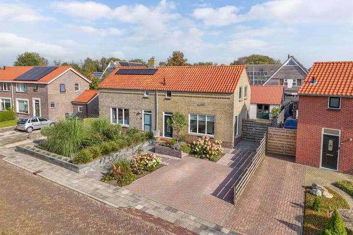 Meester Vrijburgstraat 11 in Tzum Foto