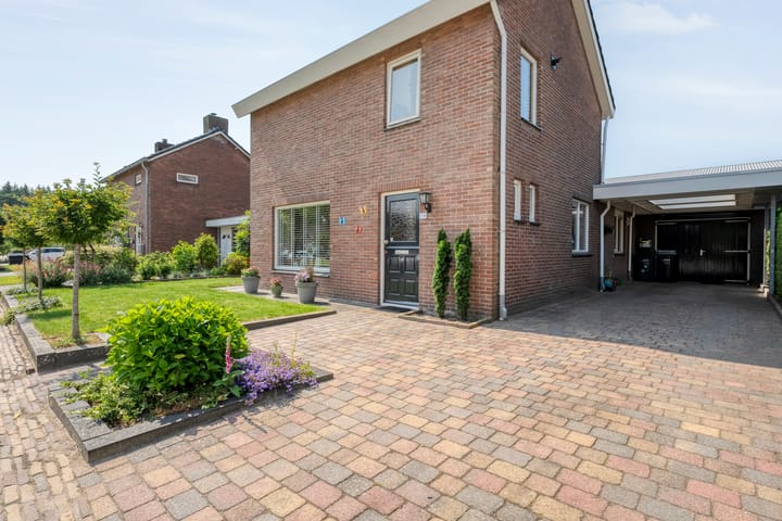 Meidoorn 15 en Emmen foto