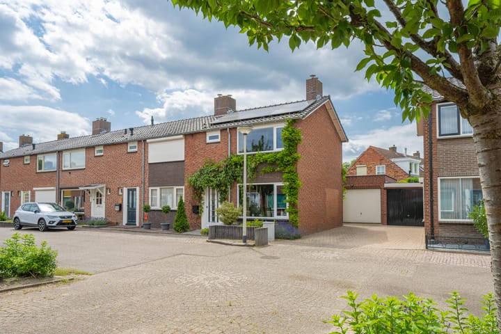 Meidoornstraat 9 in Deest Foto