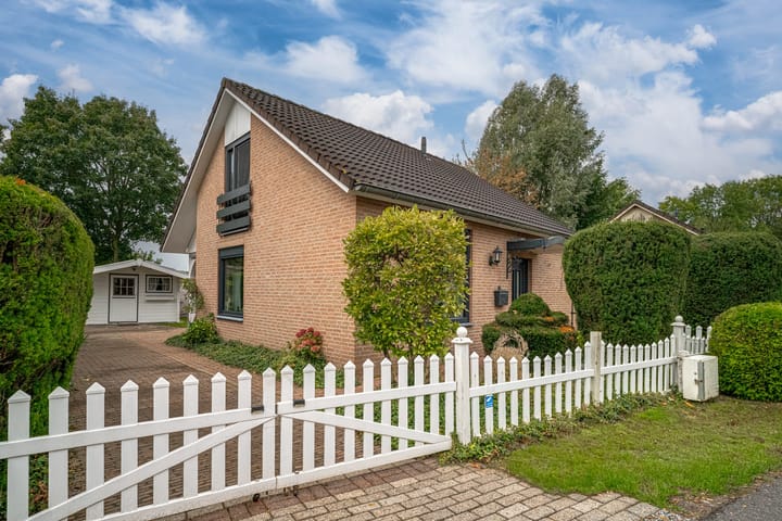 Melkweg 2-120 en Beek foto