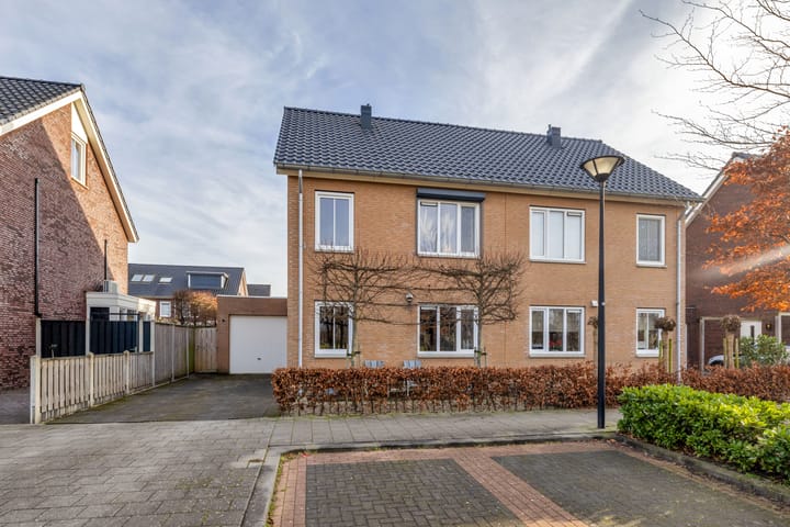 Photo of property Melkweg 70, Zuidland