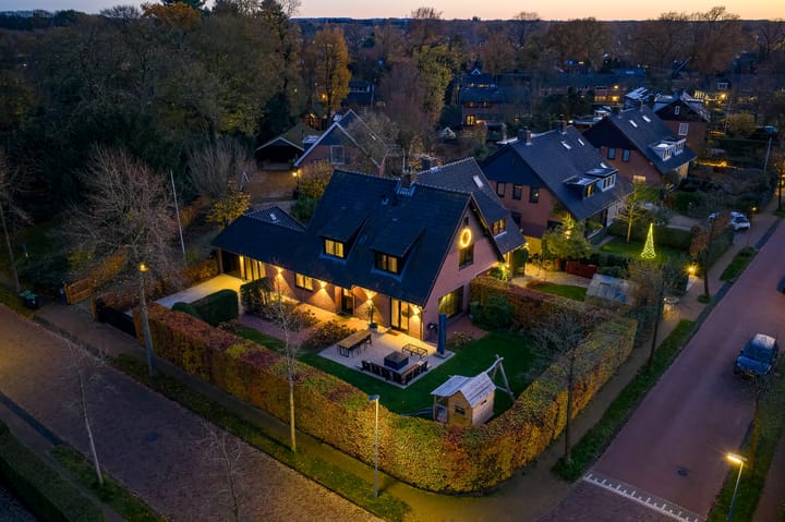 Photo of property Mendes da Costalaan 20, Laren