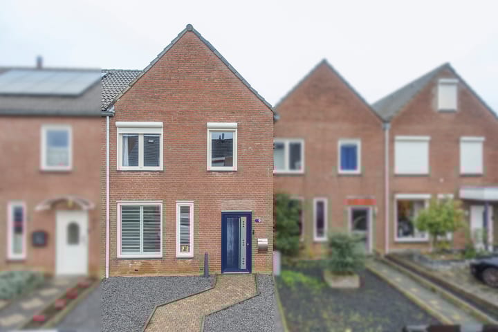 Merkelstraat 24 in Maasbracht