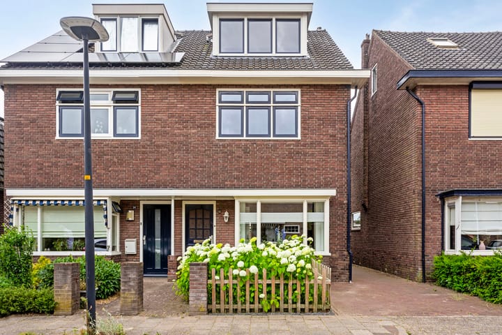 Mesdagstraat 32 dans Hengelo photo