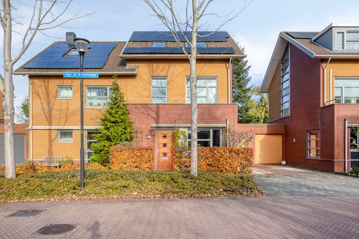 Mgr.dr. H. Poelslaan 18 en Amstelveen foto