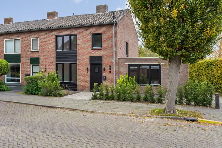 Mgr. Van Dijkstraat 2 in Ulvenhout