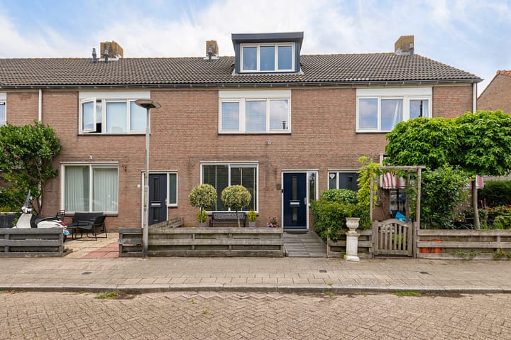 Photo of property Michiel de Ruyterstraat 52, Hillegom