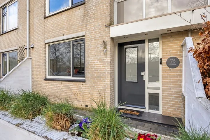 Middachtenlaan 76 in Almere
