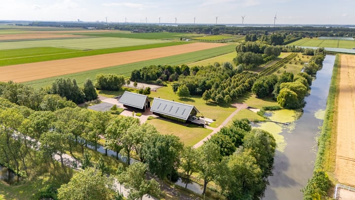 Middelsluissedijk OZ 74a in Numansdorp Foto