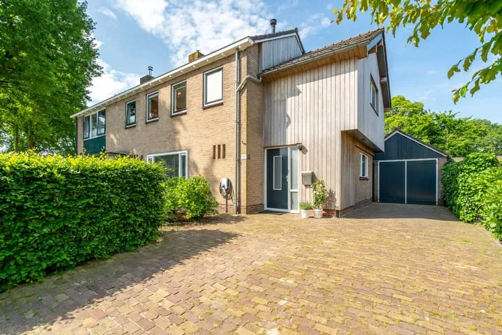 Middenlaan 27 en Dwingeloo
