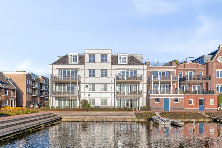 Middenoever 72 en Roelofarendsveen foto