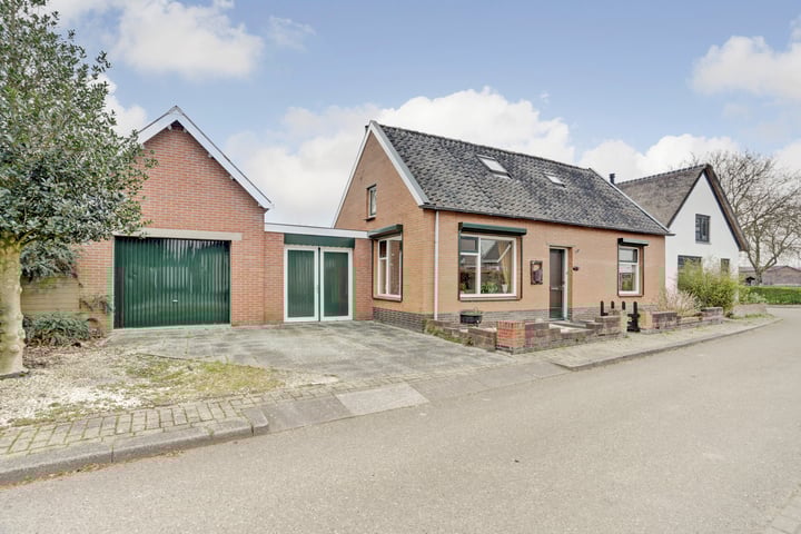 Photo of property Middenstraat 14, Rhenoy