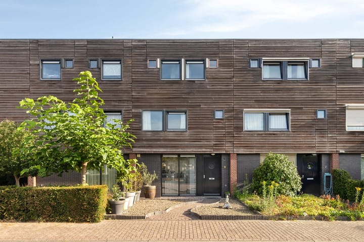 Midwoldeplein 2 in Tilburg Foto