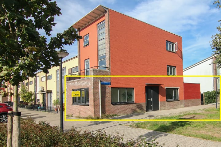 Mintplantsoen 60A in Almere photo