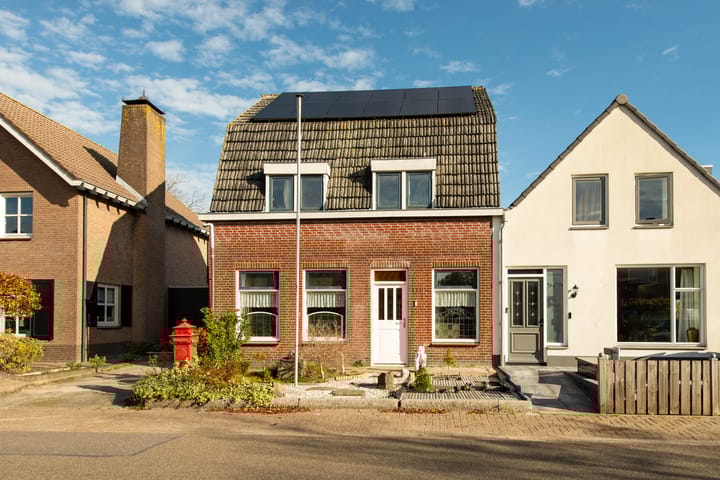 Moerstraatseweg 118 in Moerstraten photo