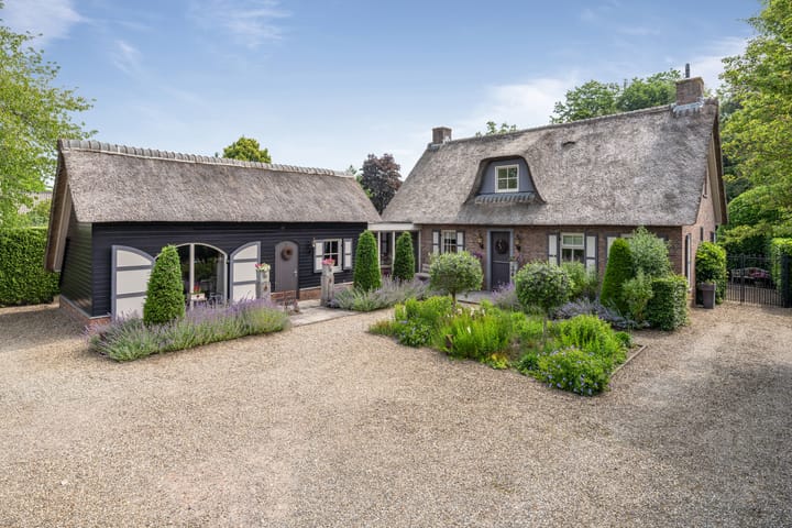 Moleneindsestraat 2 dans Hoeven photo