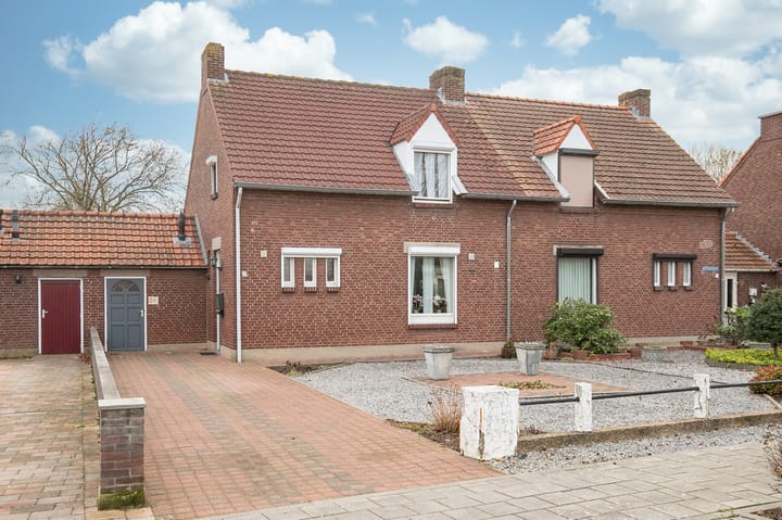 Photo of property Molenstraat 28, Roosteren