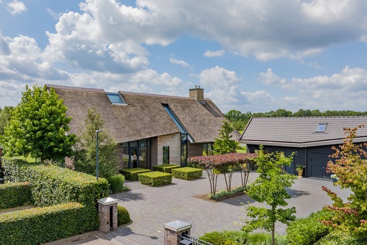 Molenstraat 6 en Reek foto