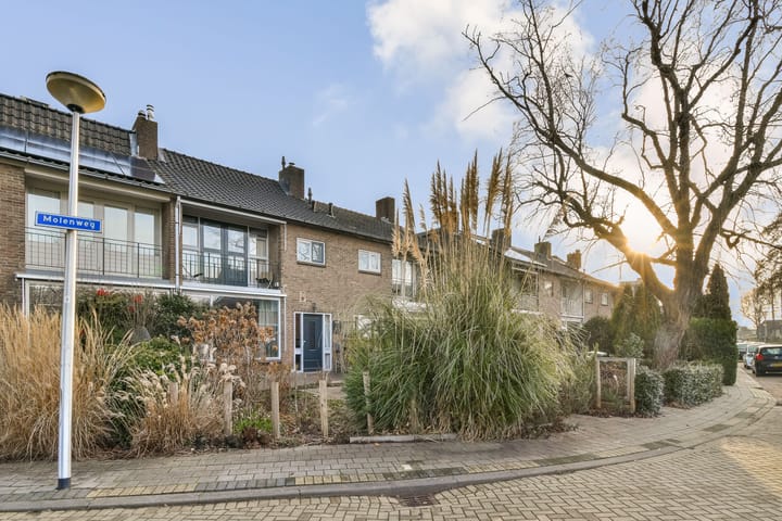 Photo of property Molenweg 12, Poortugaal