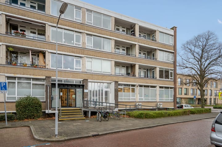 Monseigneur van Steelaan 414 in Voorburg foto