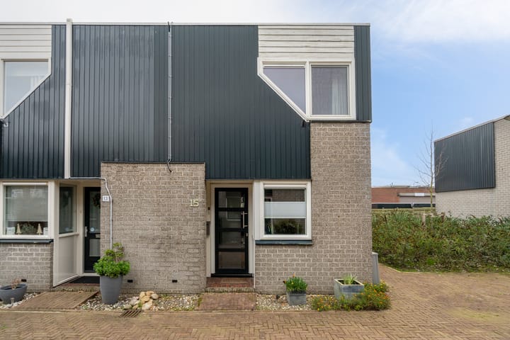 Photo of property Montbretiastraat 15, Enschede