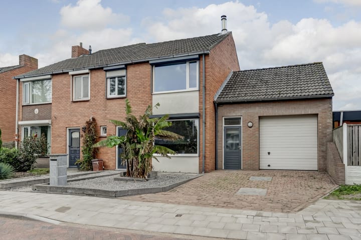 Photo of property Montgomerystraat 2, Huijbergen