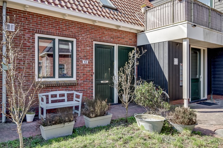 Motorrijtuigstraat 13 in Broek in Waterland photo