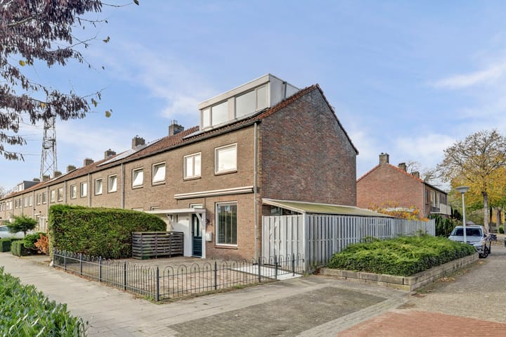 Photo of property Mr. T.J. Verschuurstraat 20, Best
