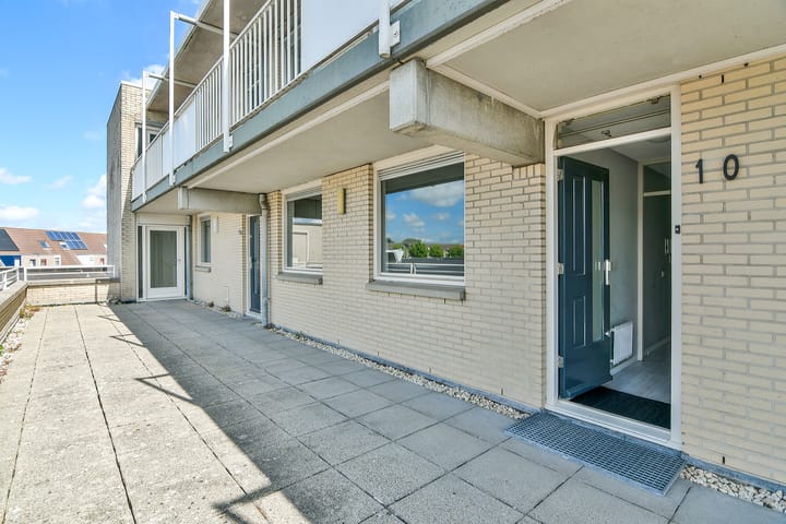 Muiderbos 10 in Hoofddorp photo