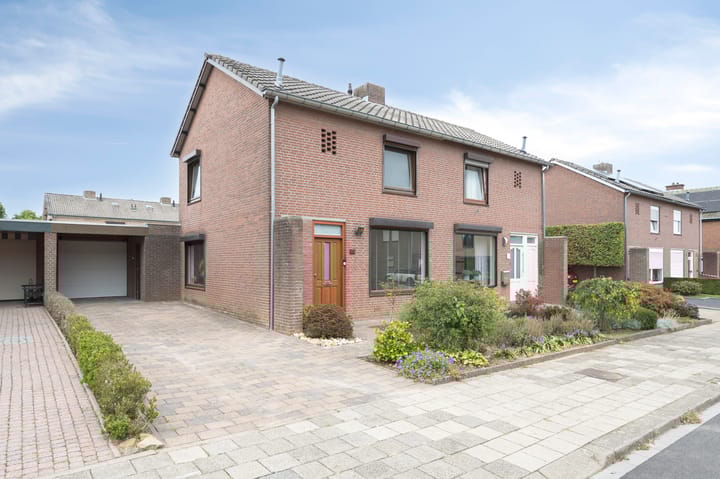 Muntstraat 10 in Born foto