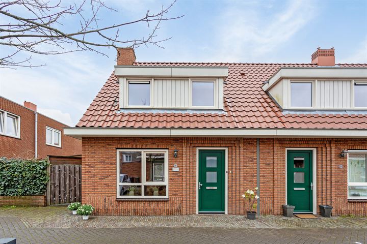 Narvastraat 1 in Zaandam Foto