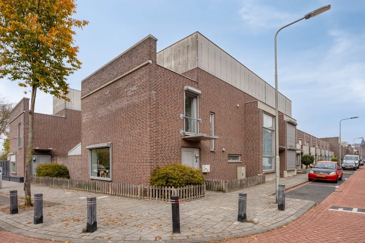 Nassaustraat 1 in Roermond foto
