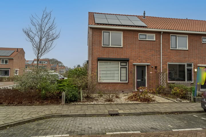 Photo of property Nassaustraat 25, Strijen