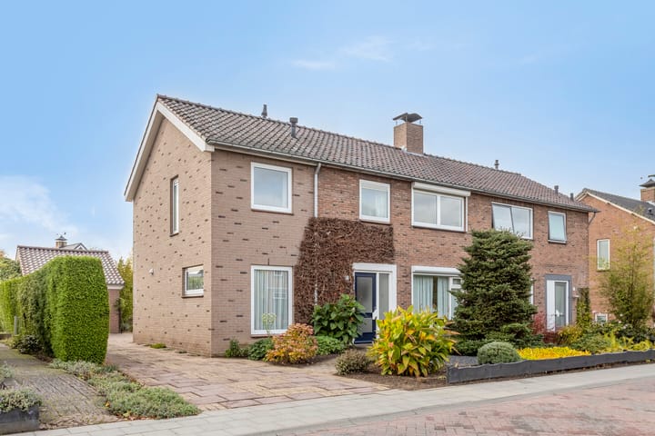 Nassaustraat 26 en Ooij foto