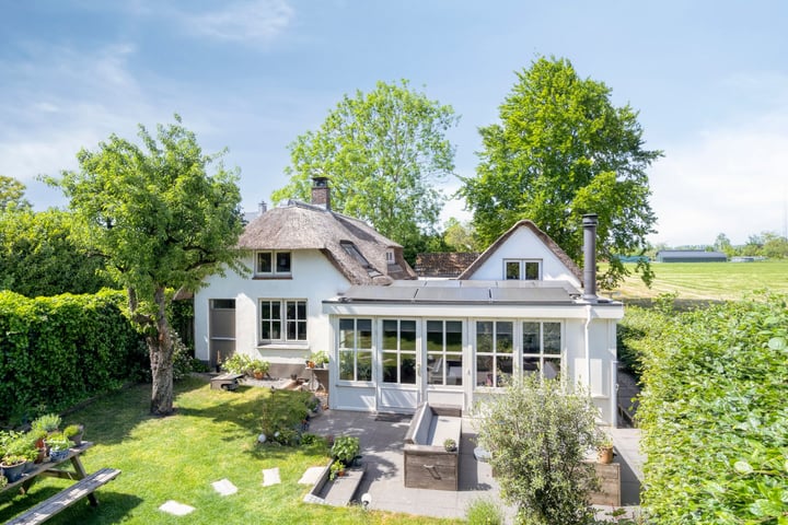 Nederhemertsekade 4 in Nederhemert foto