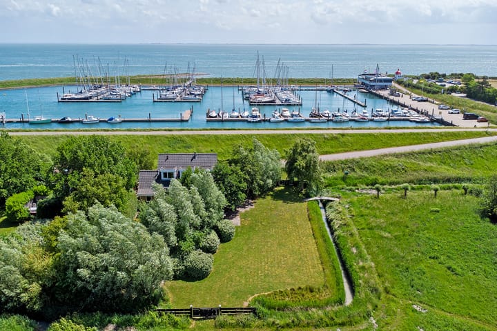 Nieuwe Havenweg 1 in Burgh-Haamstede Foto