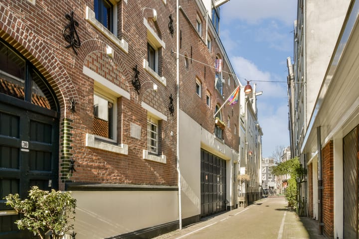 Nieuwe Jonkerstraat 18 in Amsterdam photo