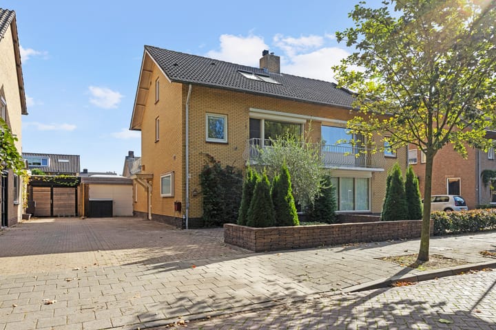 Nieuwe Waalreseweg 18 in Valkenswaard Foto