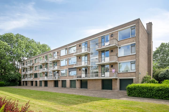 Nieuwenoord 74 in Rotterdam photo