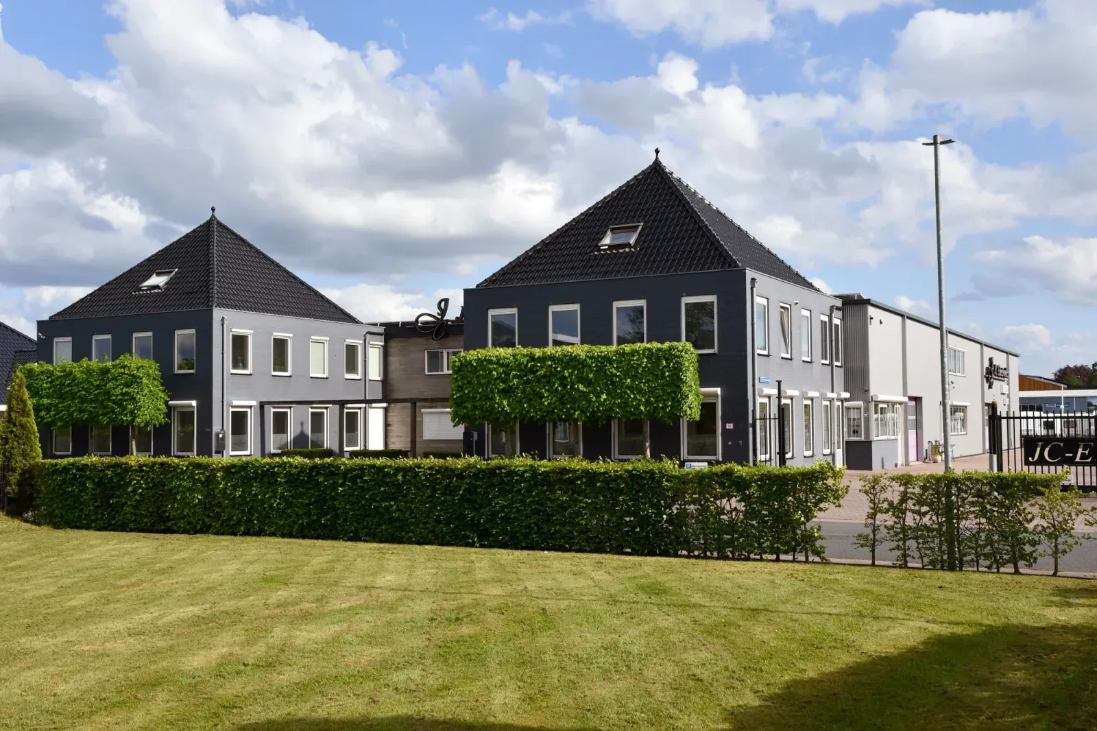 Mannschaftsfoto von Nijdam Makelaars - 'Vakmensen in makelen'