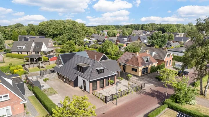 Nijewei 8 en Boornbergum
