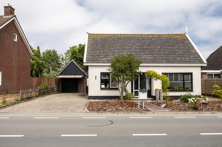 Noordeinde 7 in Lambertschaag Foto