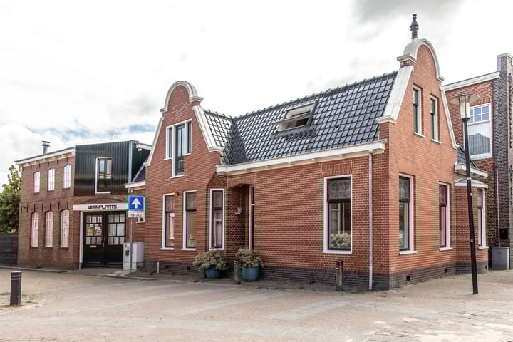 Noorderstraat 2 in Uithuizen photo