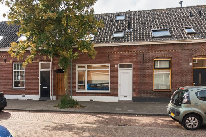 Oeverstraat 15 in Tilburg foto