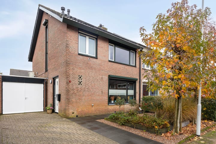 Oeverstraat 4 dans Gaanderen photo