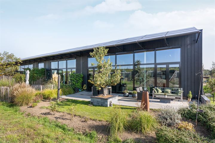 Oeverwalhof 2 in Almere photo