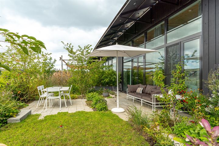 Oeverwalhof 25 in Almere photo