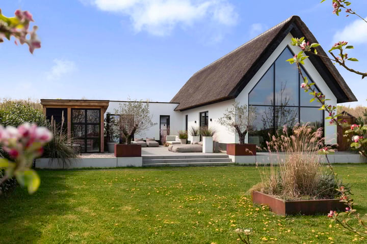 Oeverwalweg 231 in Almere photo