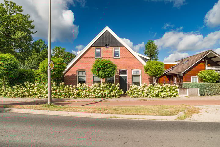 Oldenzaalsestraat 753 in Enschede foto